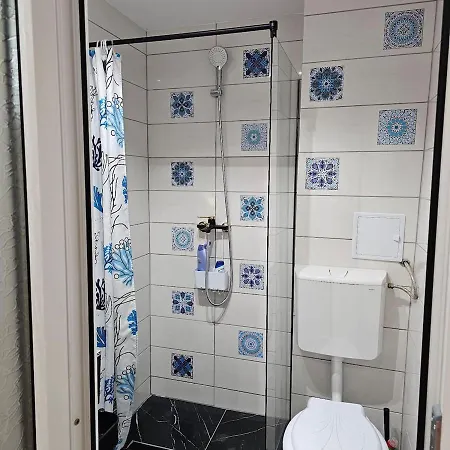 Romantic - Gara De Nord Bucharest